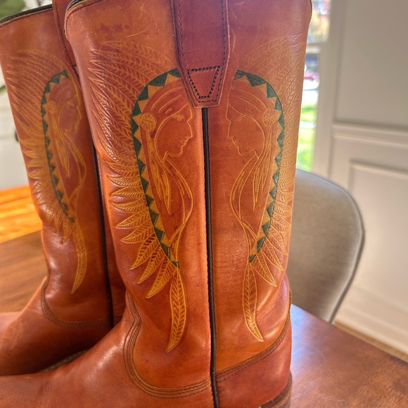The most gorgeous vintage boots. - Picture 2 of 6